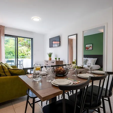 Nemea Les Hauts De Milady Hotel apartamentowy 4*